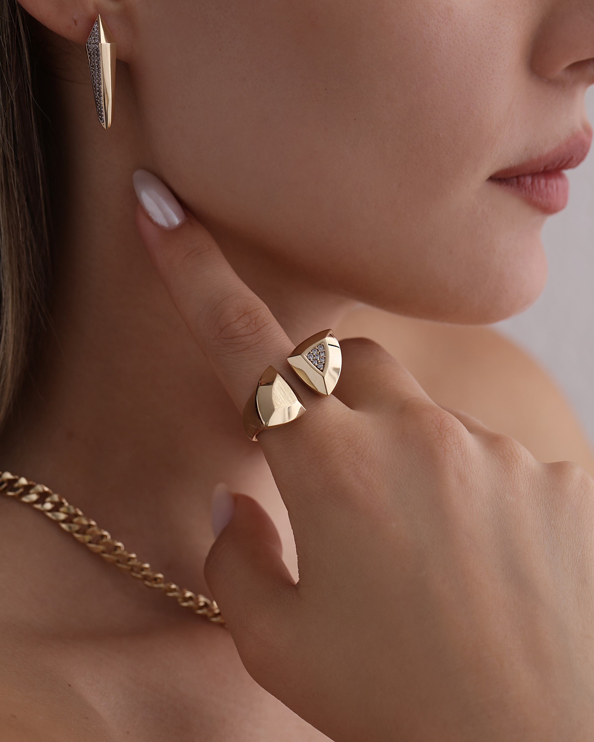 Noble Light Ring